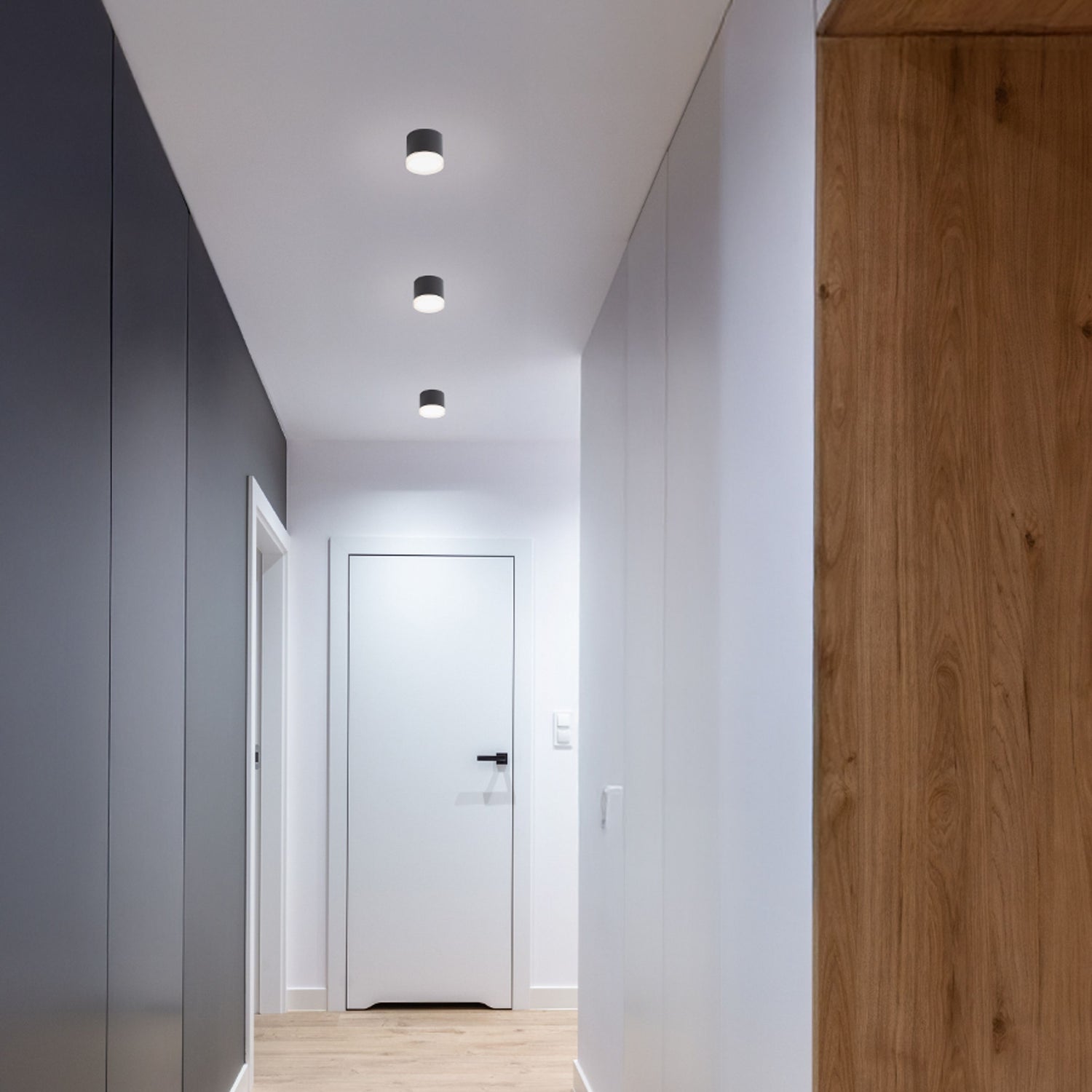 OŚWIETLENIE KORYTARZA