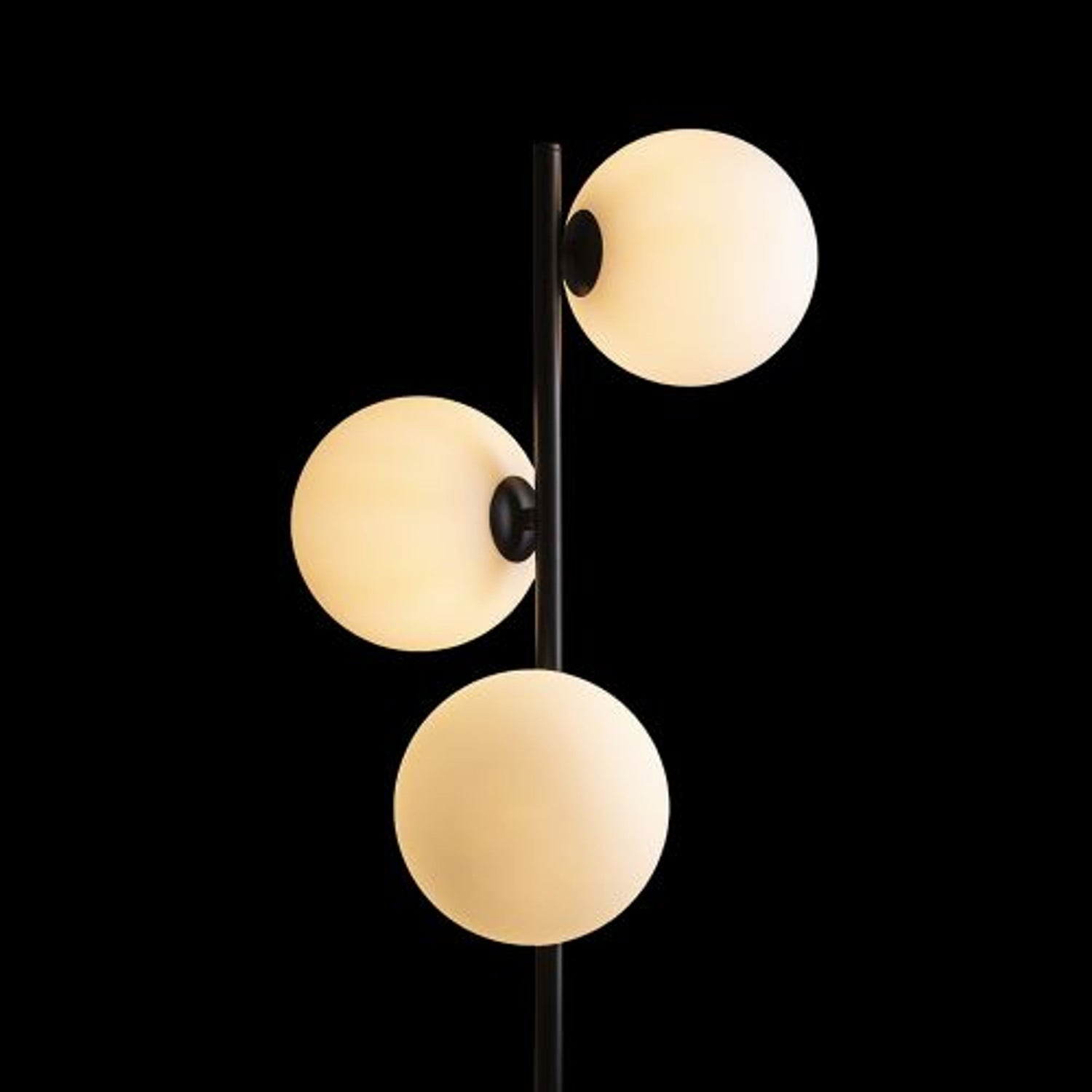 Lampy podłogowe do salonu